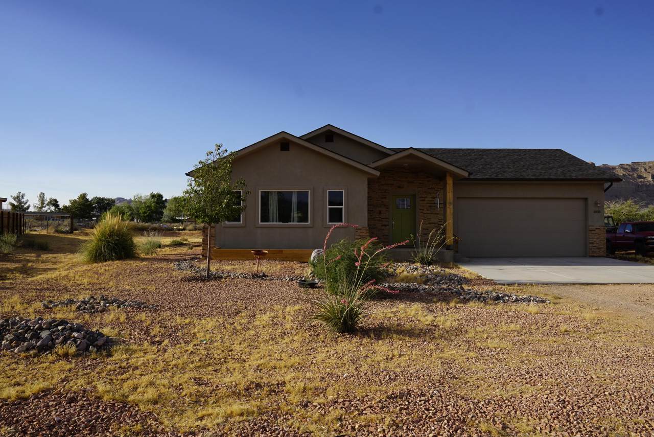 1000 Canyon Dr - Photo 1