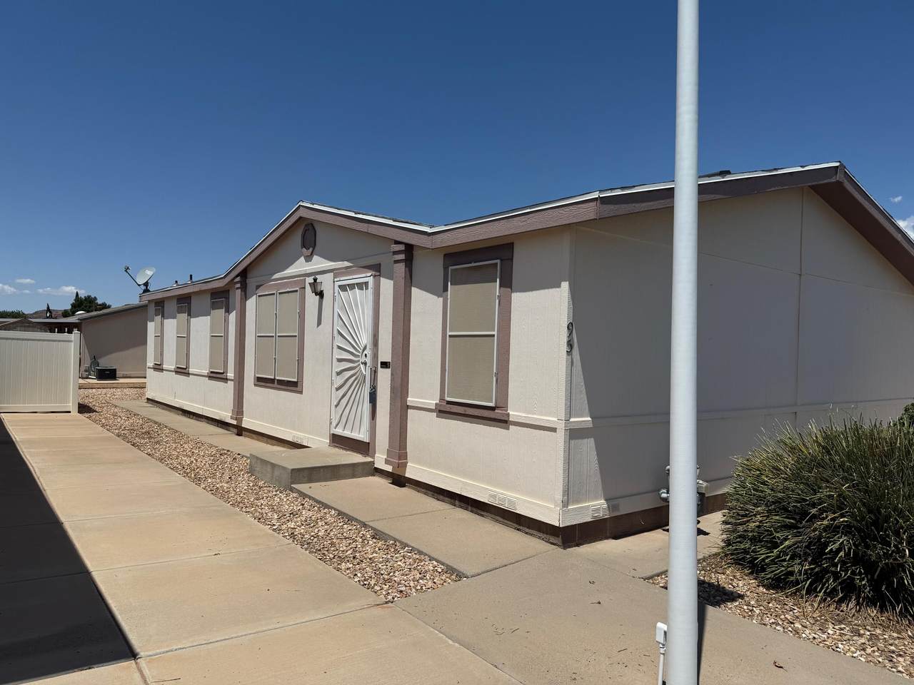 93 3820 - Photo 1