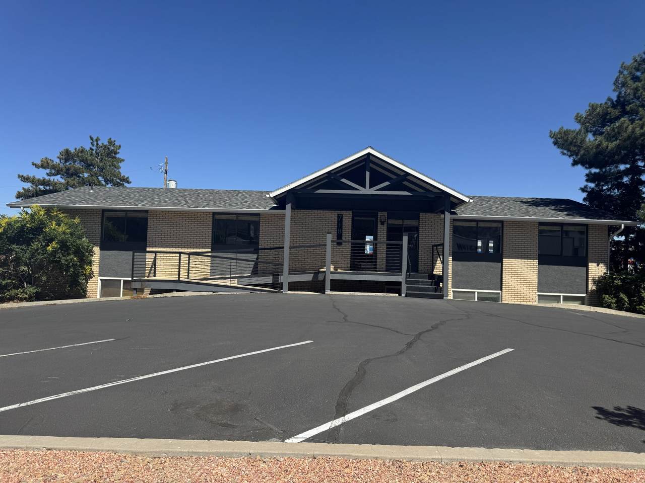 718 Main St - Photo 1