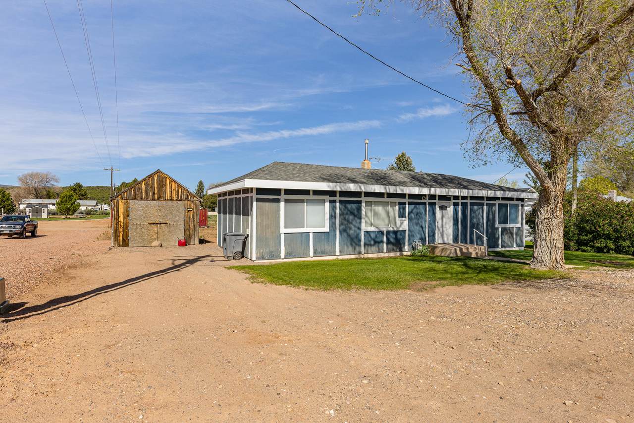318 Center St - Photo 1