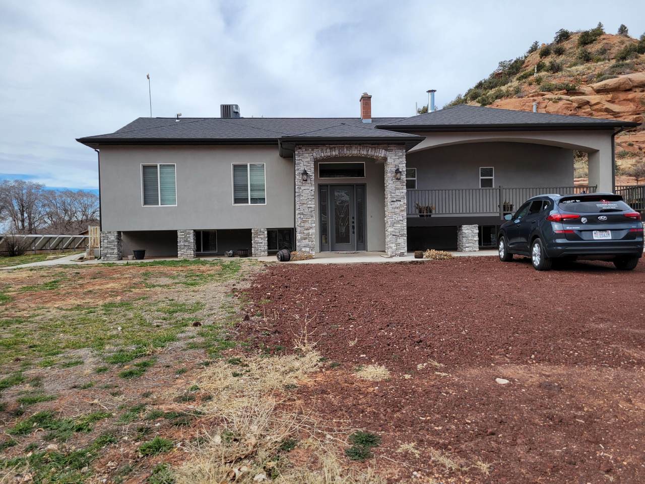 1065 Canyon St - Photo 1