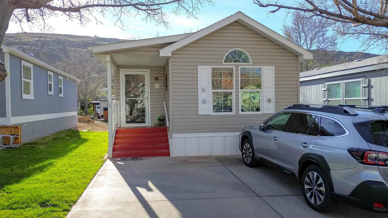 61 Cottonwood Ln - Photo 1