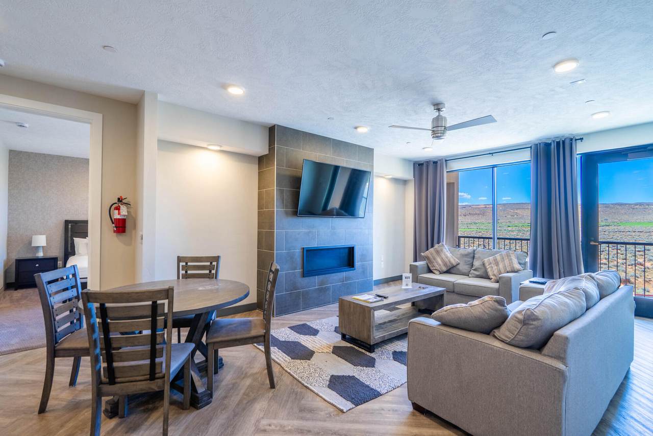 5194 Villas Dr - Photo 1