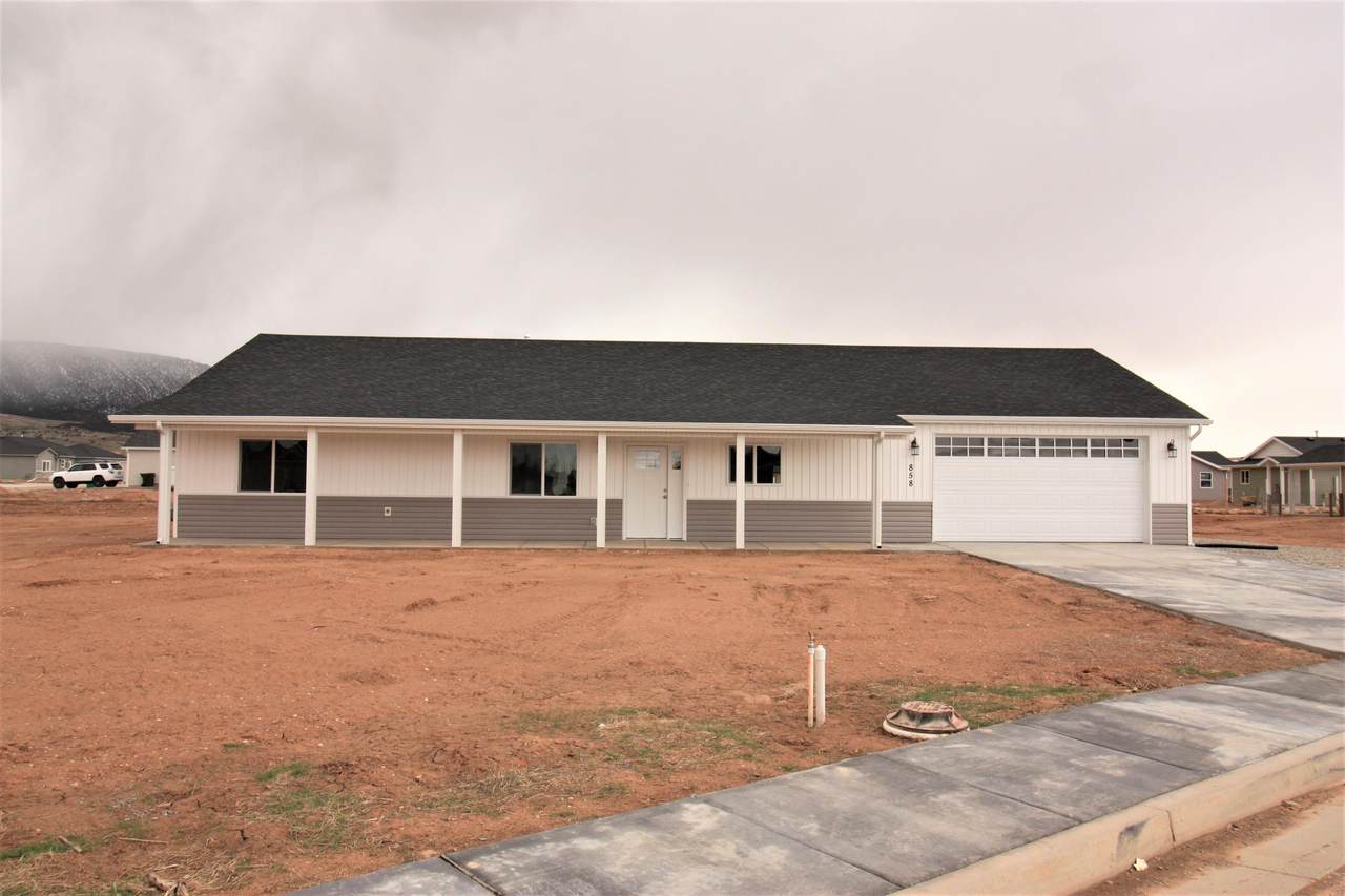 858 Stagecoach Ln - Photo 1