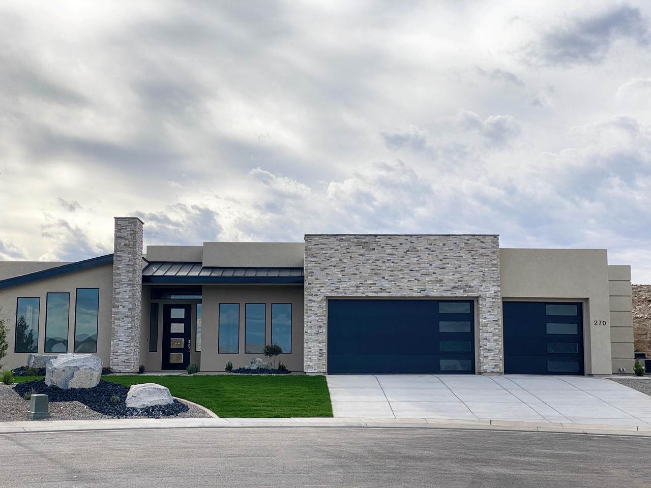 270 Megozza Dr - Photo 1