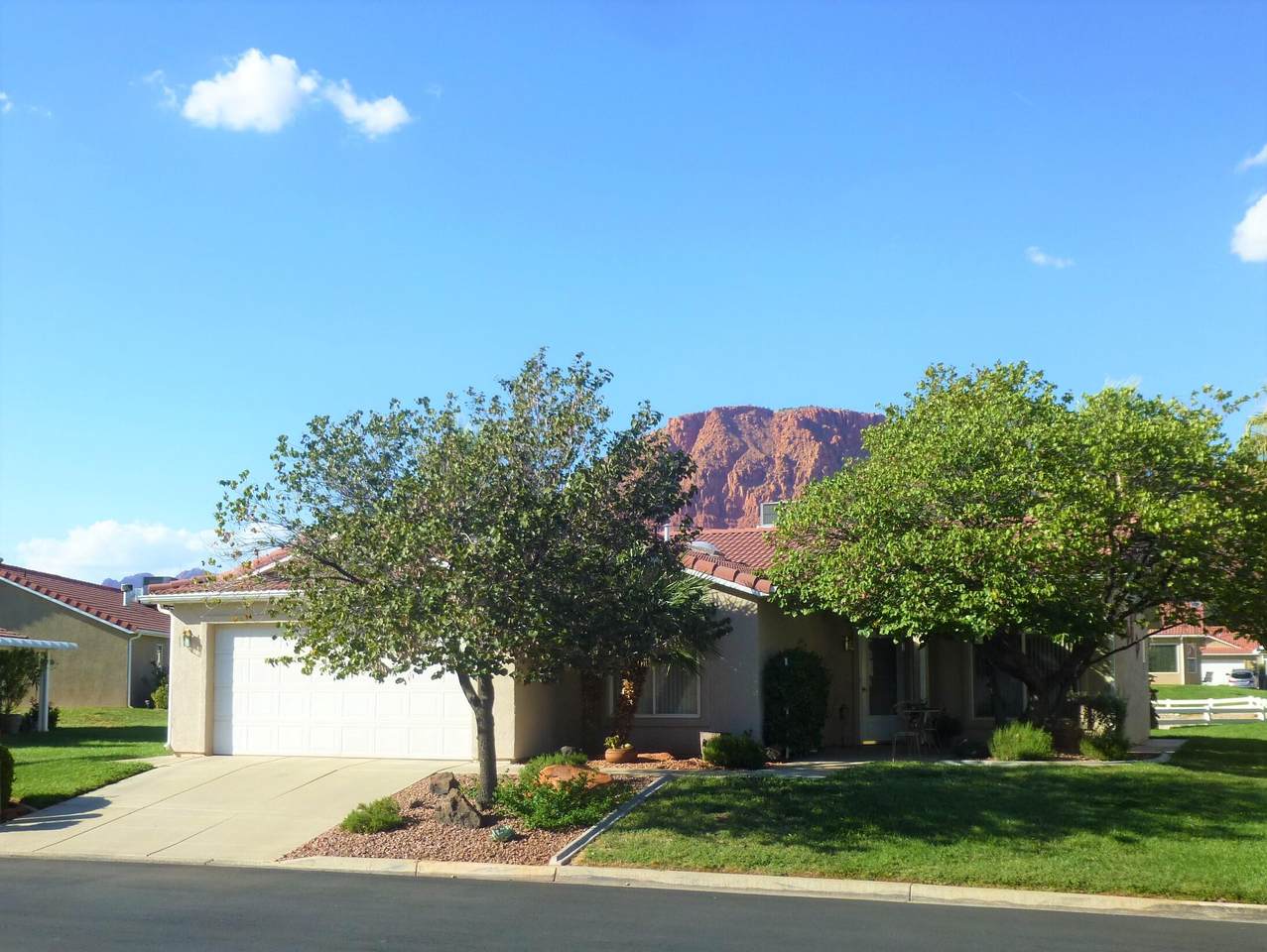 545 Padre Lakes Dr - Photo 1