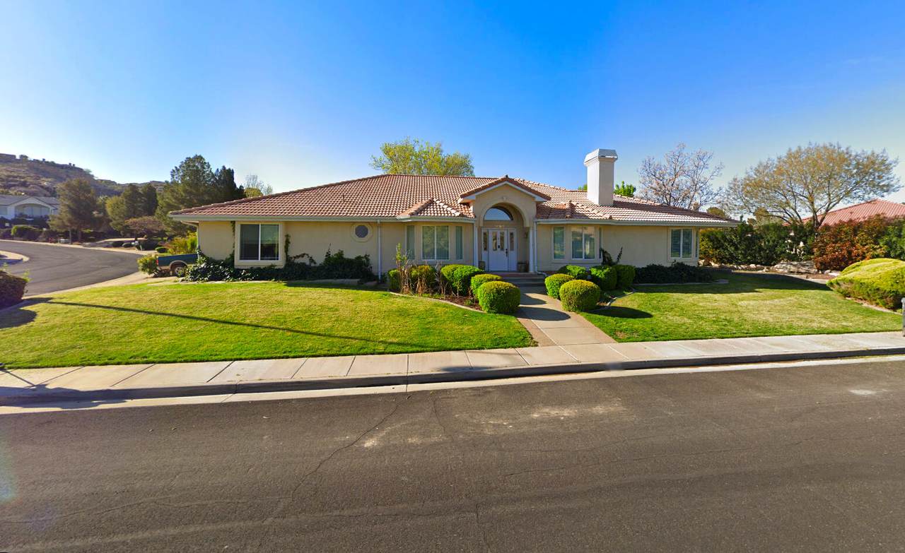 1496 Cobblestone Ln - Photo 1