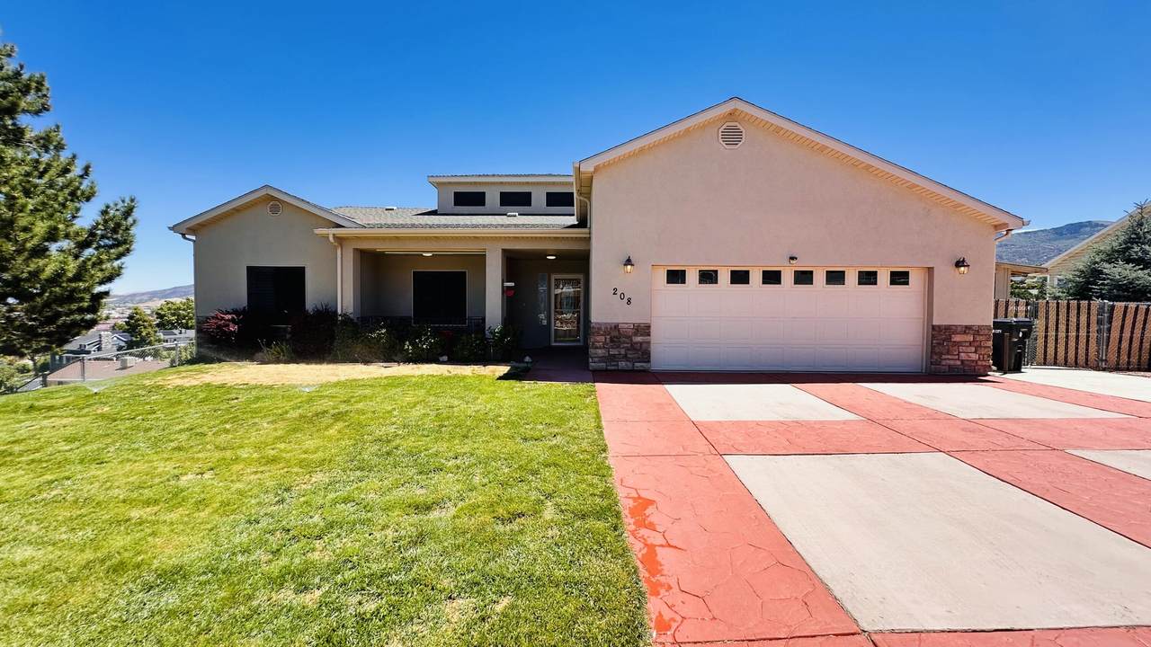208 Guidelight Dr - Photo 1
