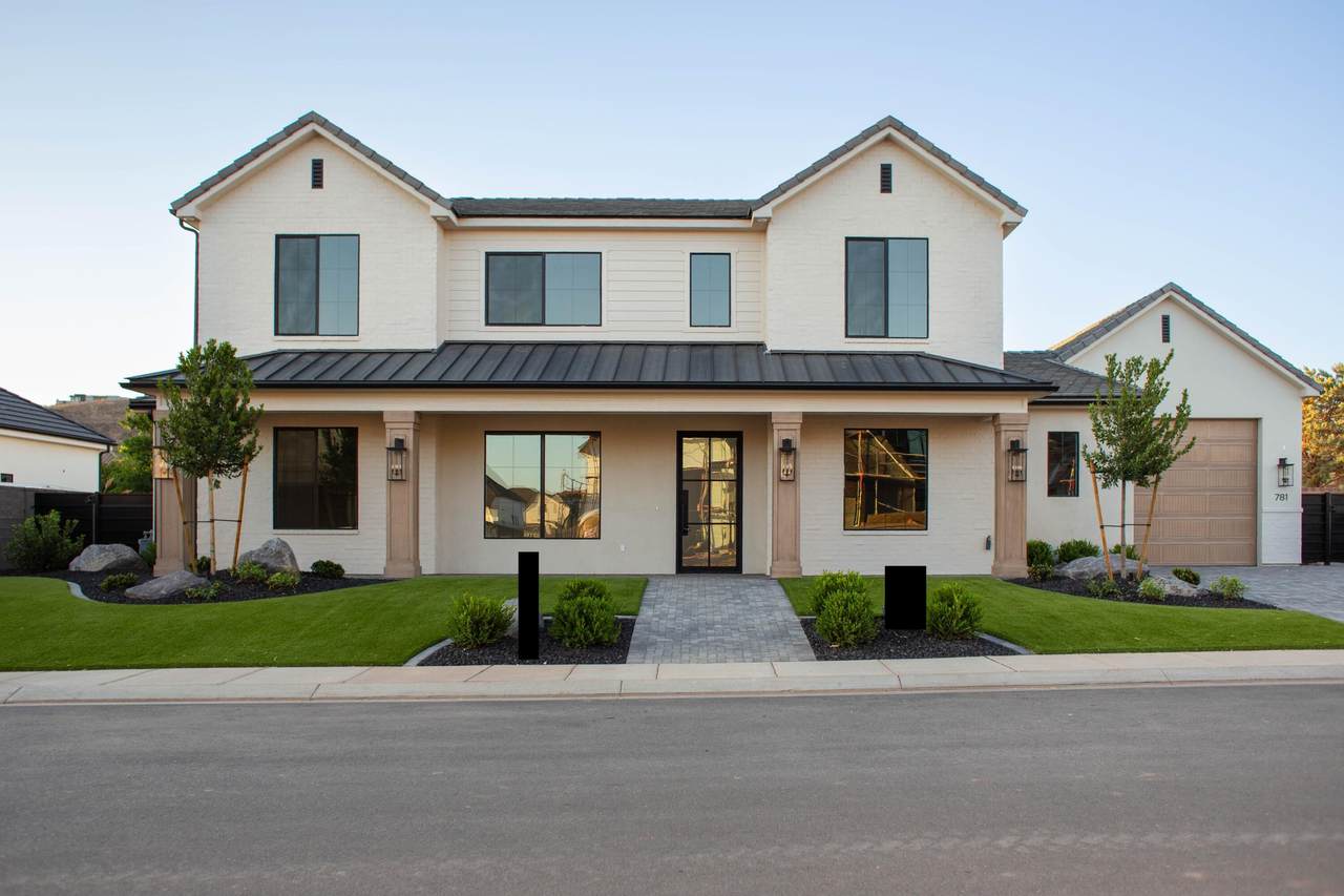781 Chloe Ln - Photo 1