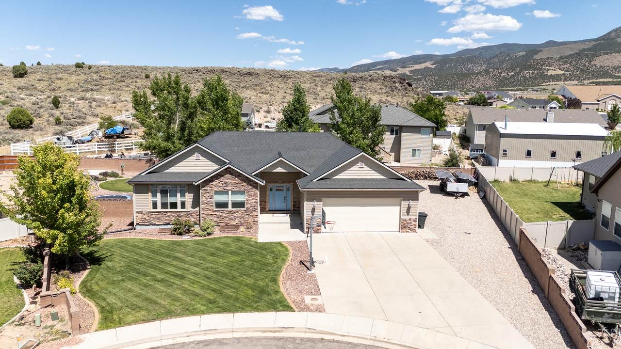 5228 Woodland Pointe Cir - Photo 1
