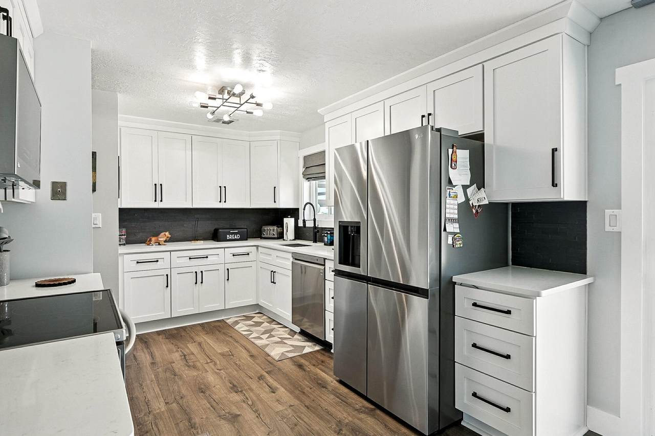2262 Skyview Dr - Photo 1