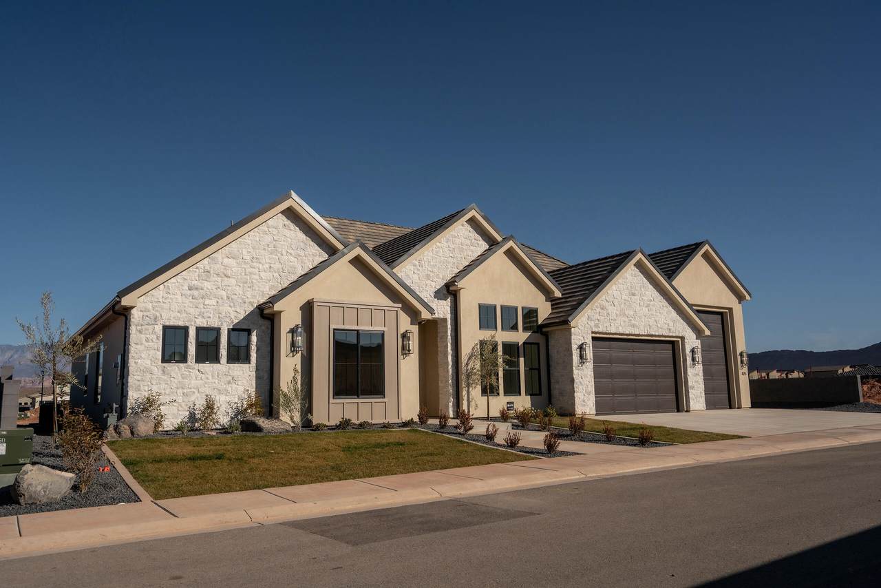 425 Forrest Paddock Dr - Photo 1