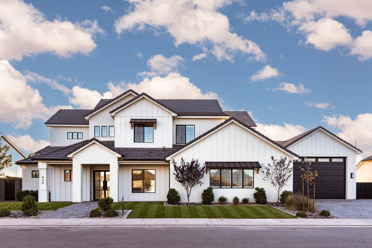 624 Pine St - Photo 1