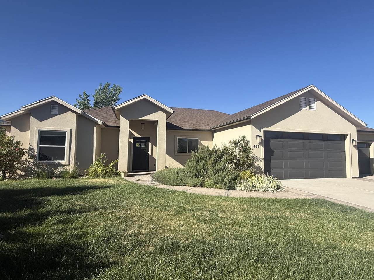 486 Hillview Dr - Photo 1