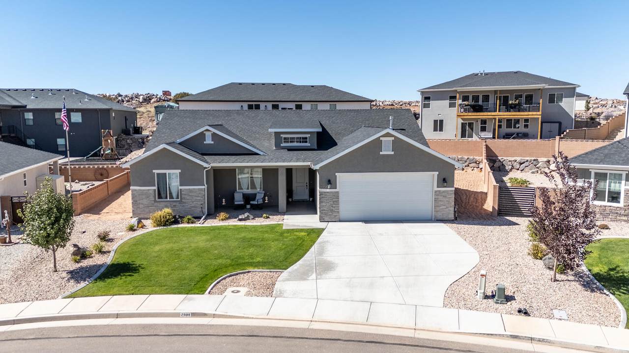 2904 Hawk Dr - Photo 1