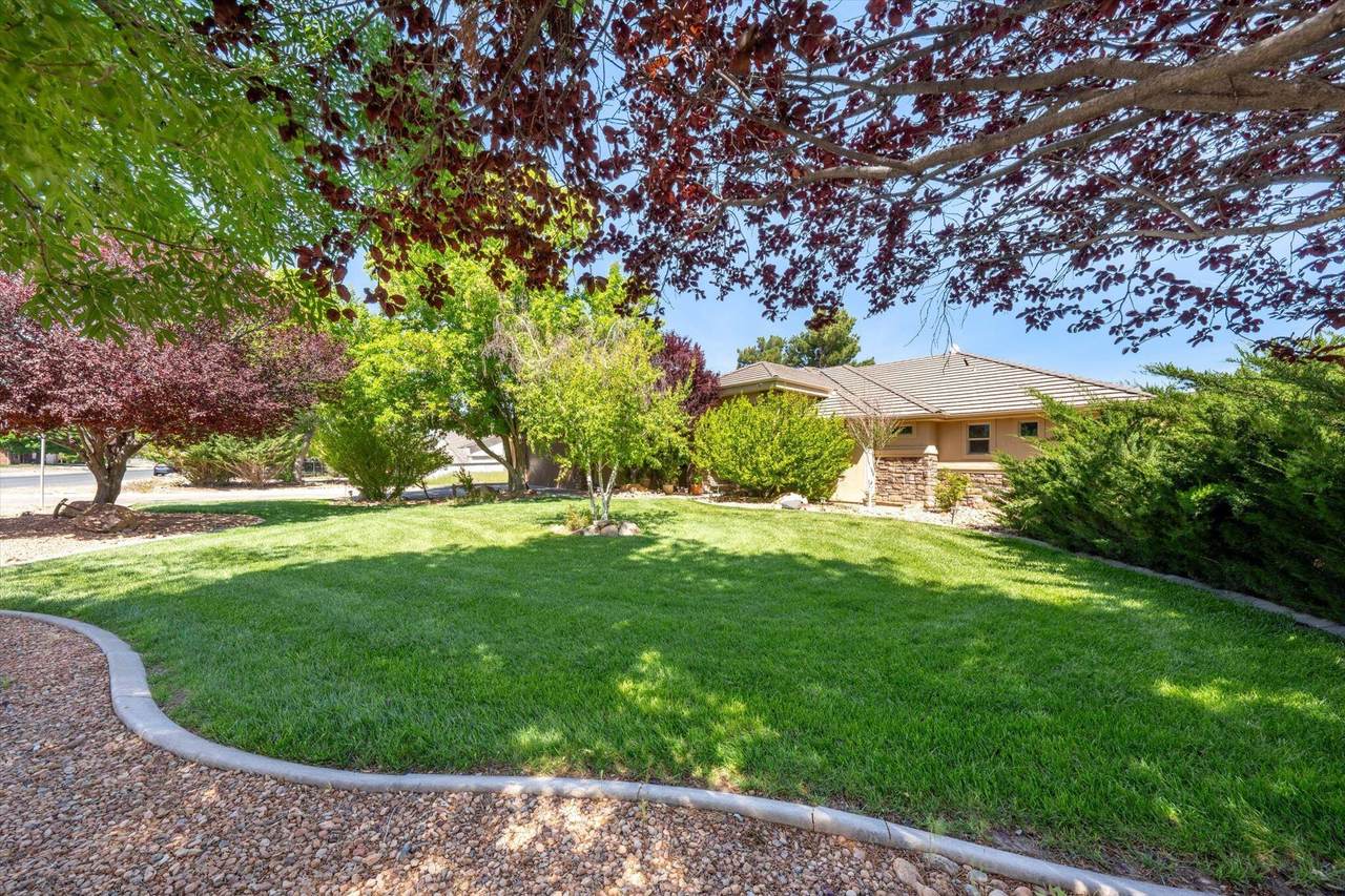 1112 Sapphire Dr - Photo 1