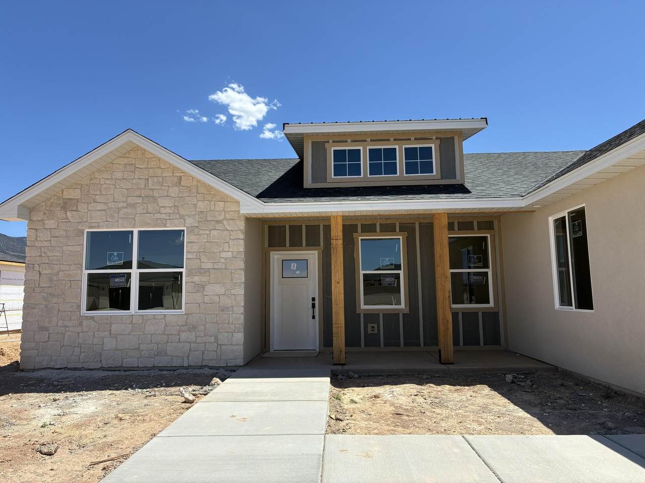 946 Remington Rd - Photo 1