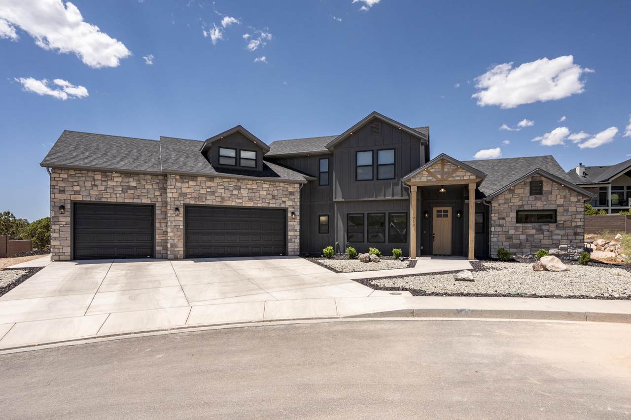 1918 Oak Springs Cir - Photo 1