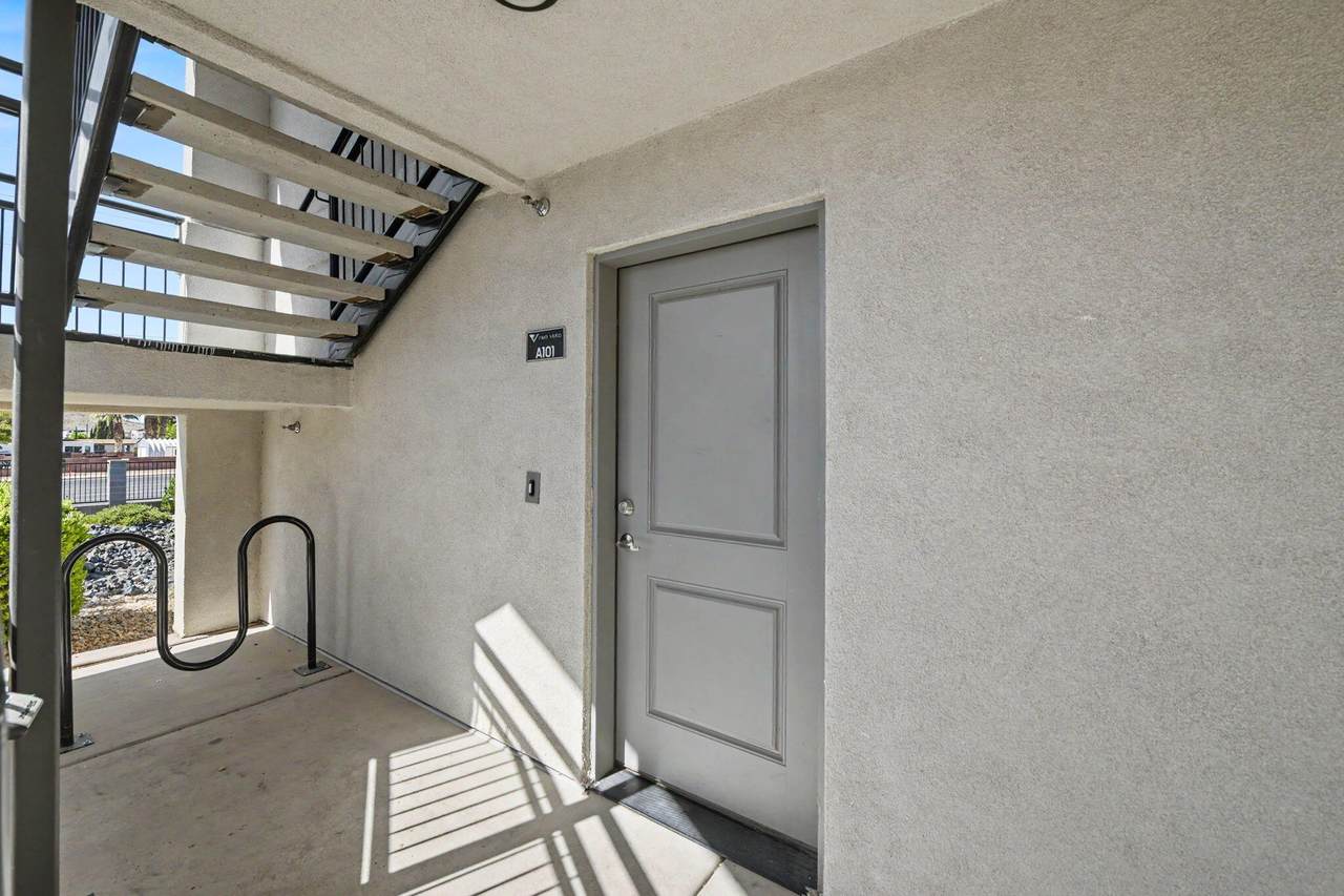 1167 Telegraph - Photo 1