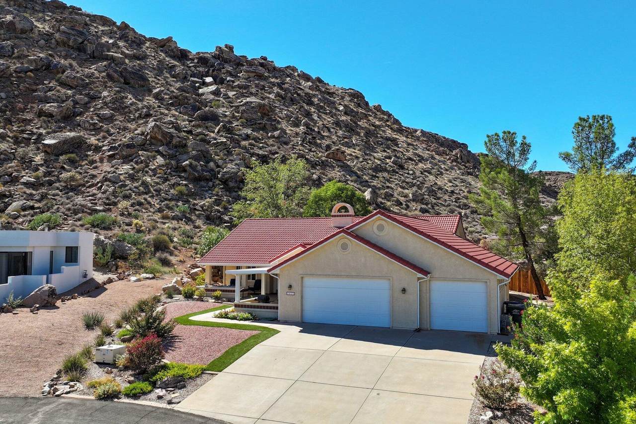 1426 Monticello Cir - Photo 1