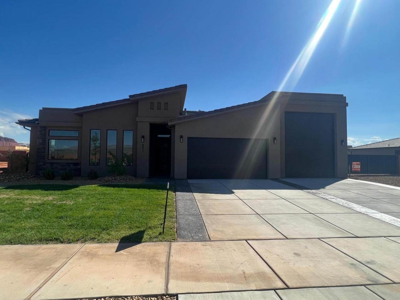 231 700 - Photo 1