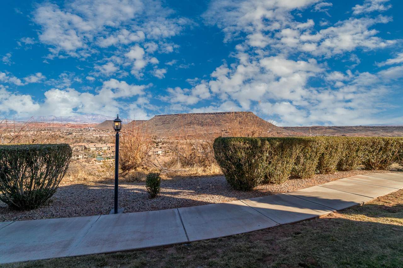 1845 Canyon View Dr - Photo 1
