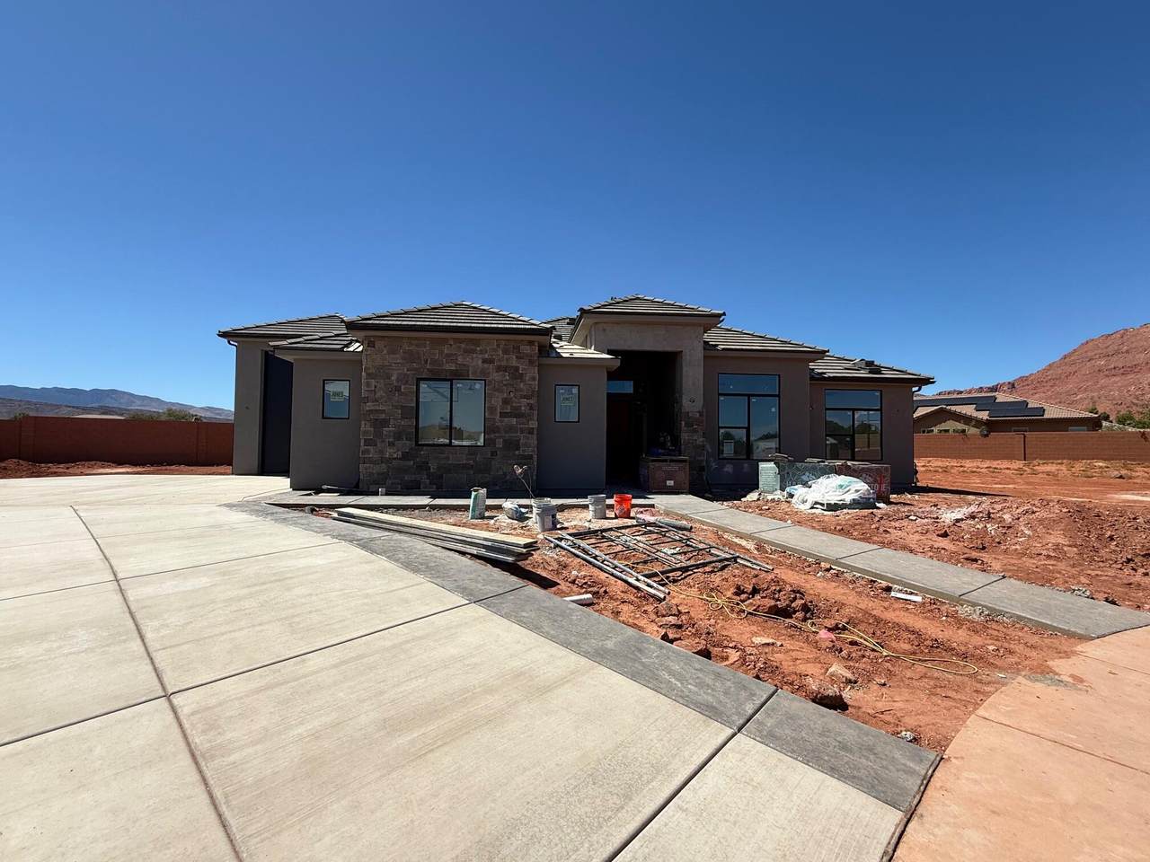 562 Serenity Cir - Photo 1