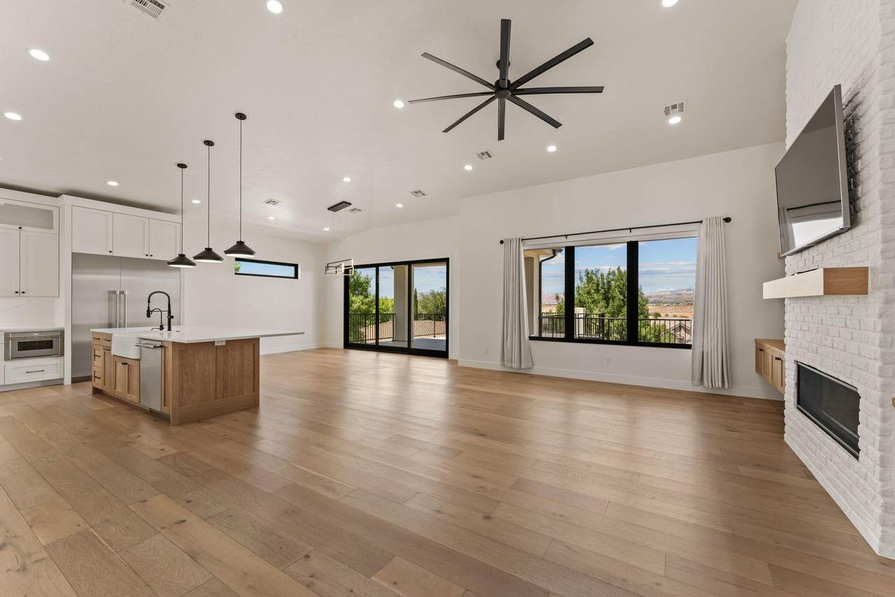 1168 2440 S - Photo 1