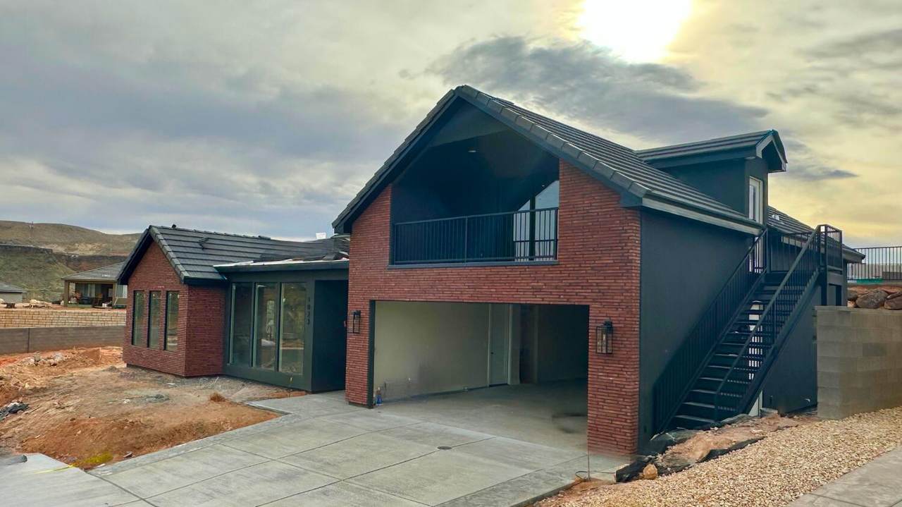 1023 Falcon Ridge View - Photo 1