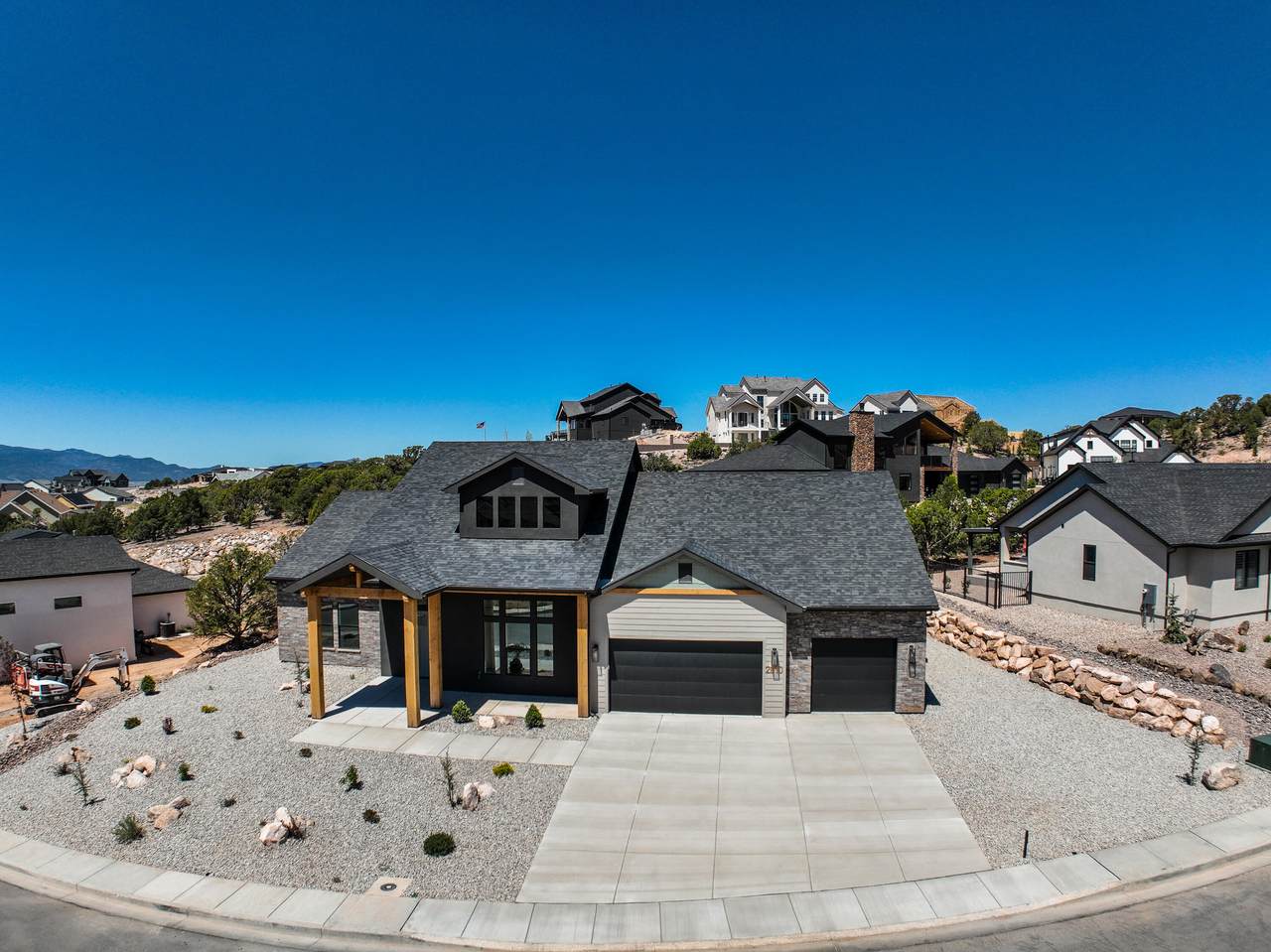 2910 Rock Ridge Dr - Photo 1