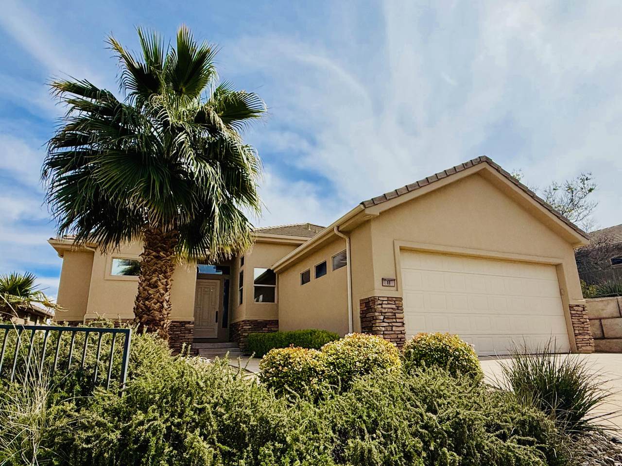 221 Emeraud Dr - Photo 1