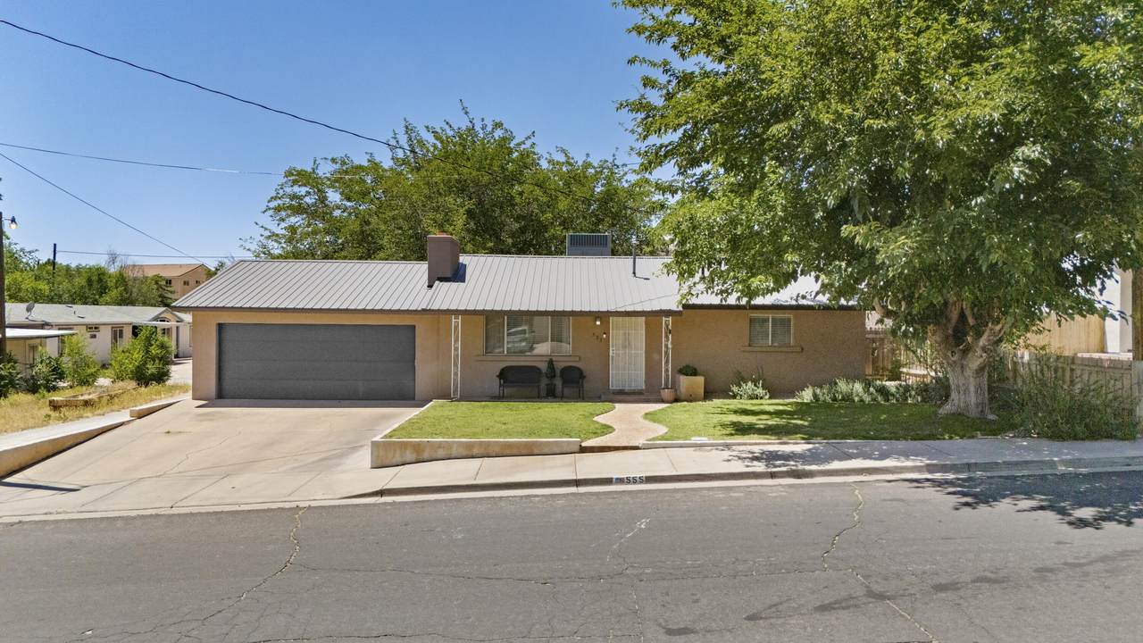 555 Main St - Photo 1