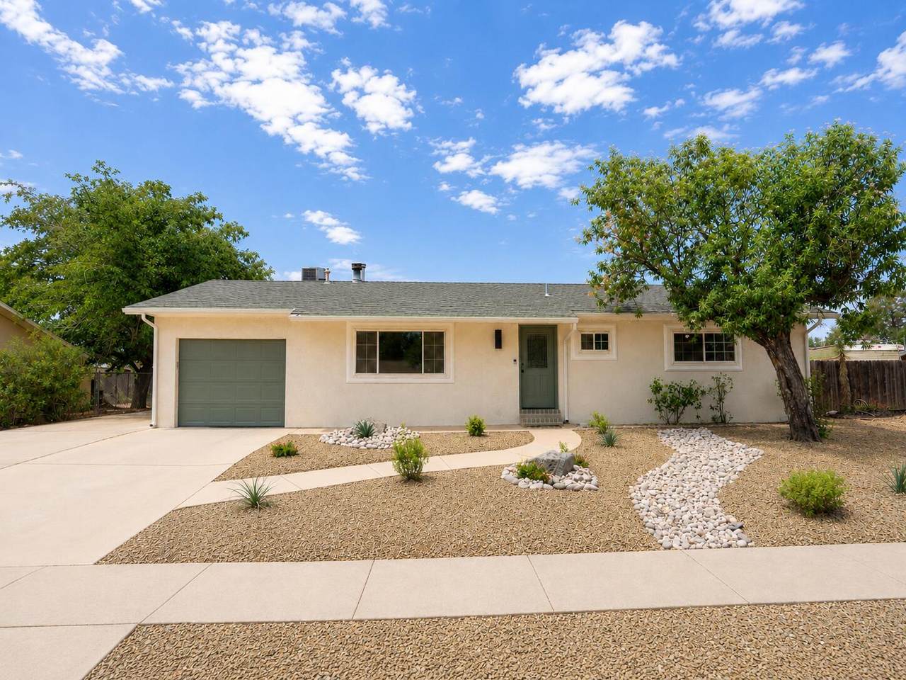 351 Saguaro Dr - Photo 1