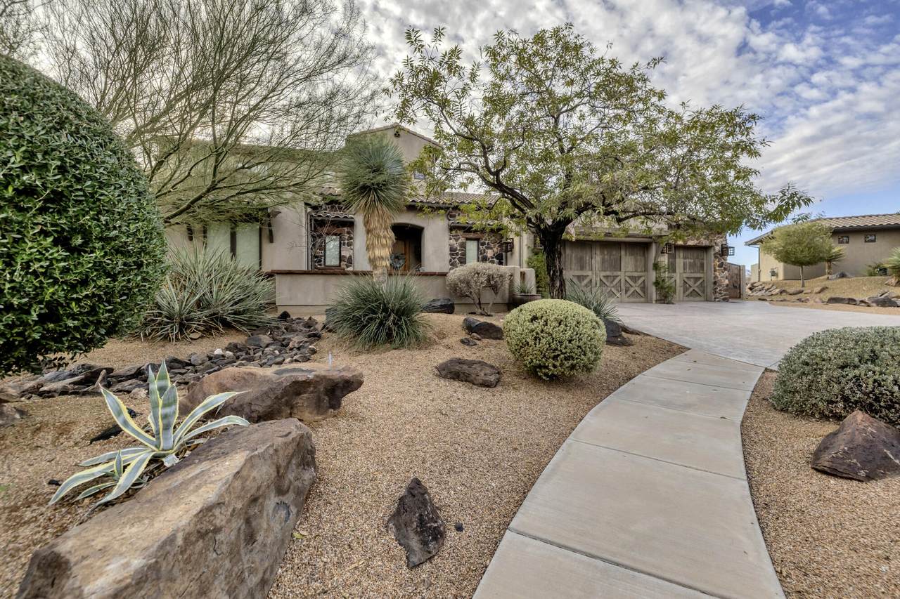 996 Homestead Cir - Photo 1