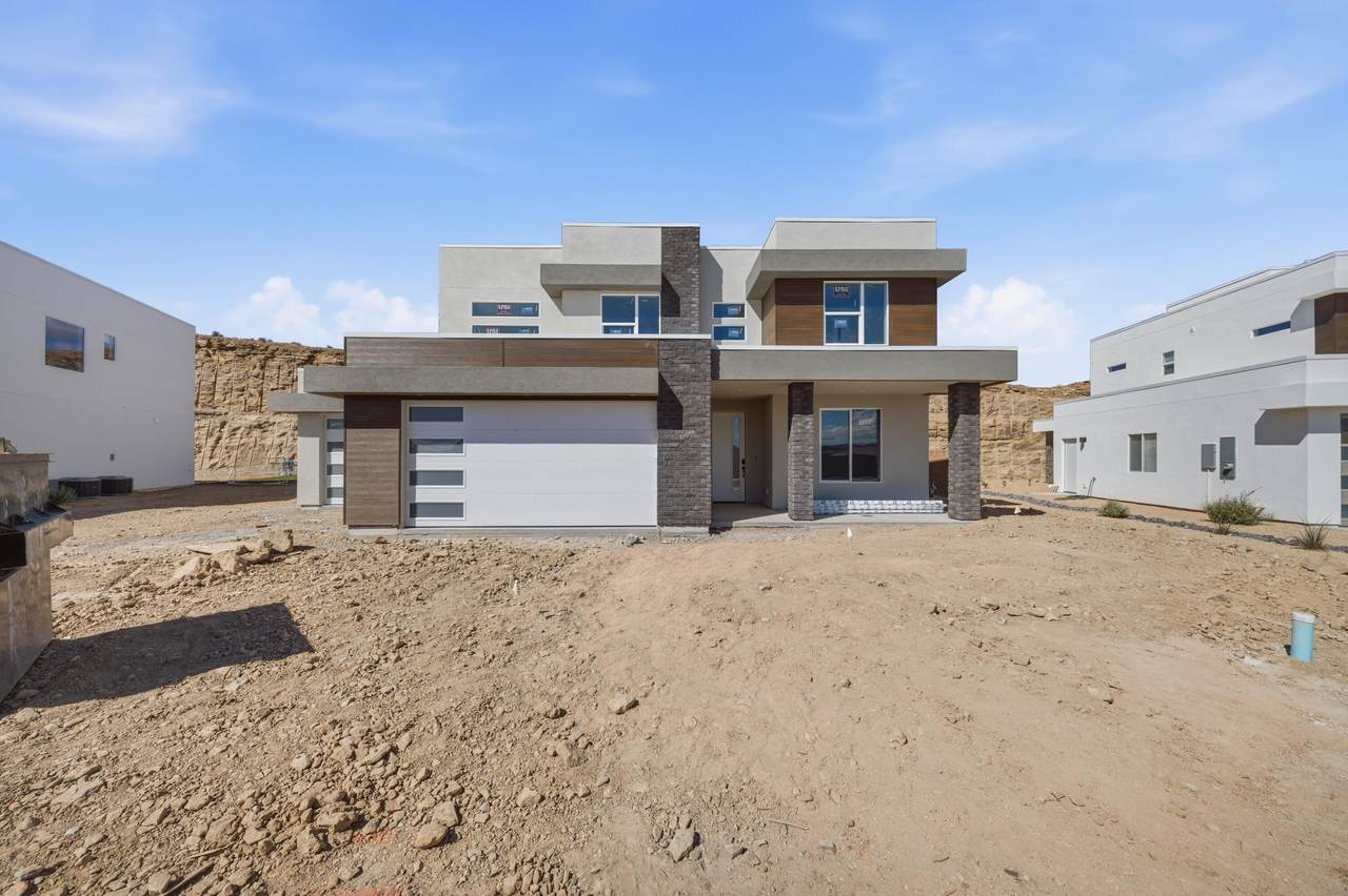 714 Alcantara Cir - Photo 1
