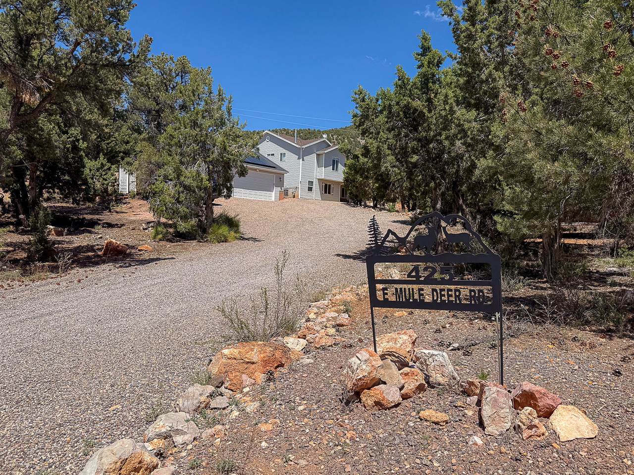425 Mule Deer Rd - Photo 1