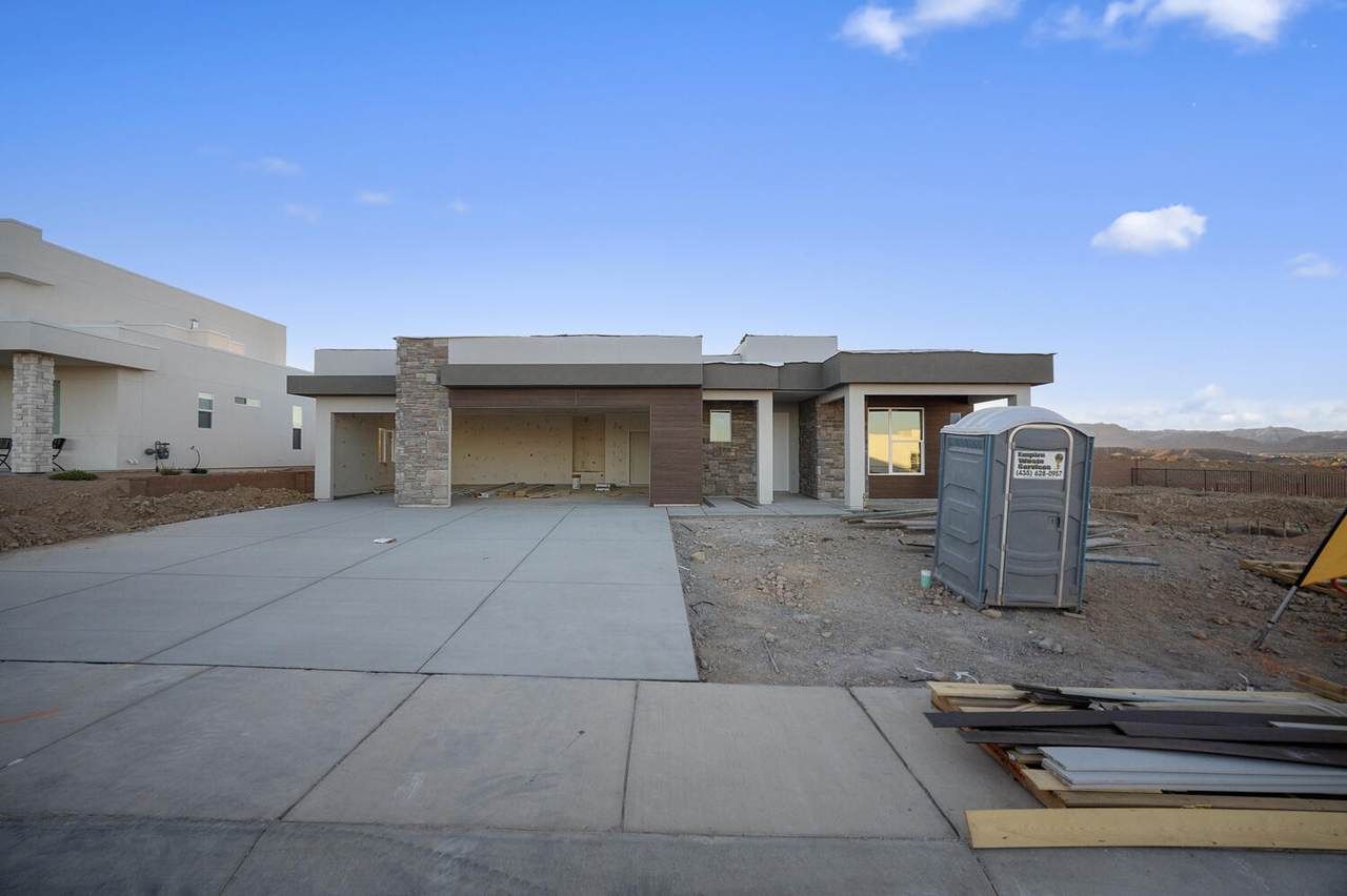 682 Alcantara Ln - Photo 1
