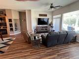 1042 Hillview Dr - Photo 2