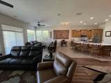 1042 Hillview Dr - Photo 3