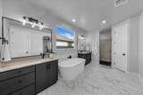 1877 Heritage Fields Dr - Photo 16