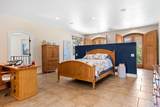 557 Woodsview Cir - Photo 17