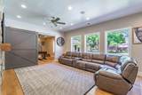 683 990 - Photo 11