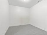 2046 320 - Photo 20