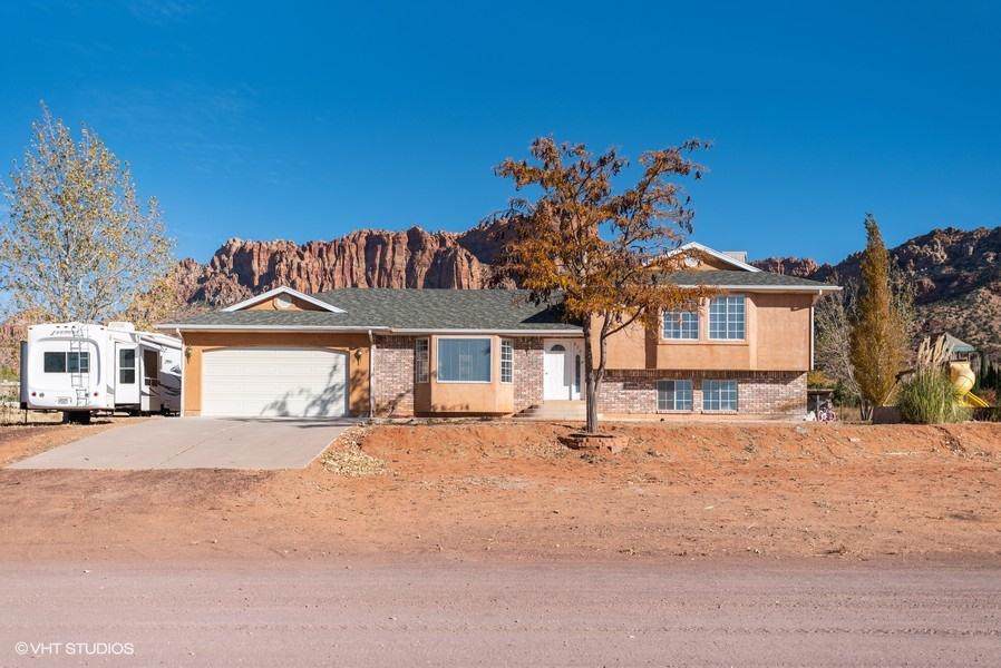 820 Uzona Ave - Photo 1