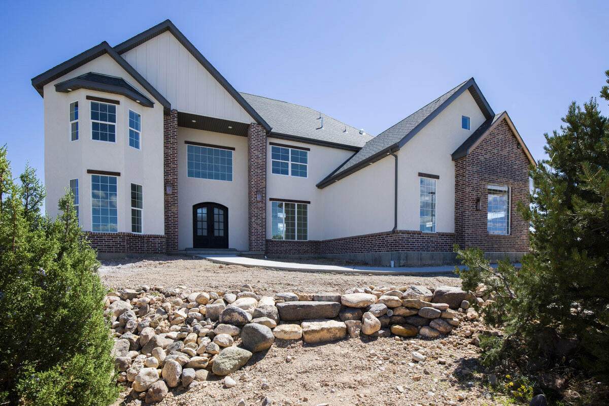995 Panorama Dr - Photo 1