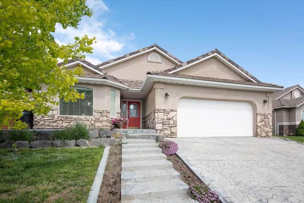 1096 Bentley Blvd - Photo 1
