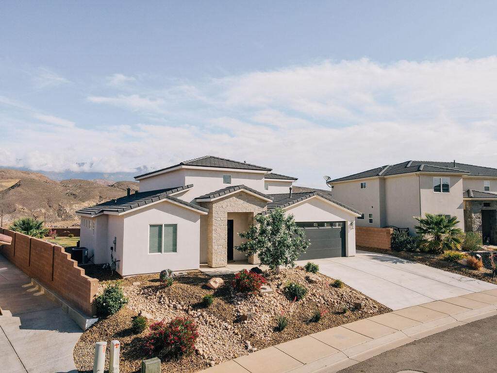 583 Staci Dr - Photo 1