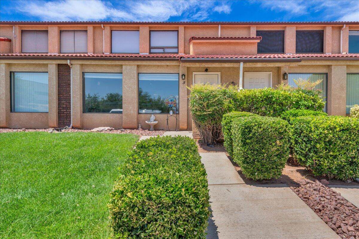 270 Donlee Dr - Photo 1