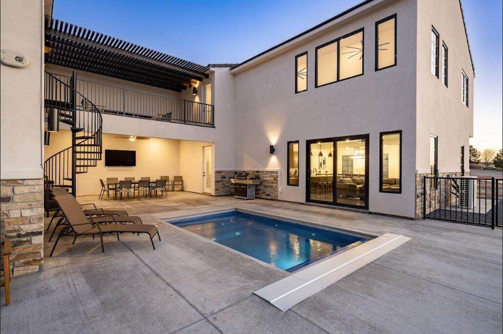 1460 Windsor - Photo 1