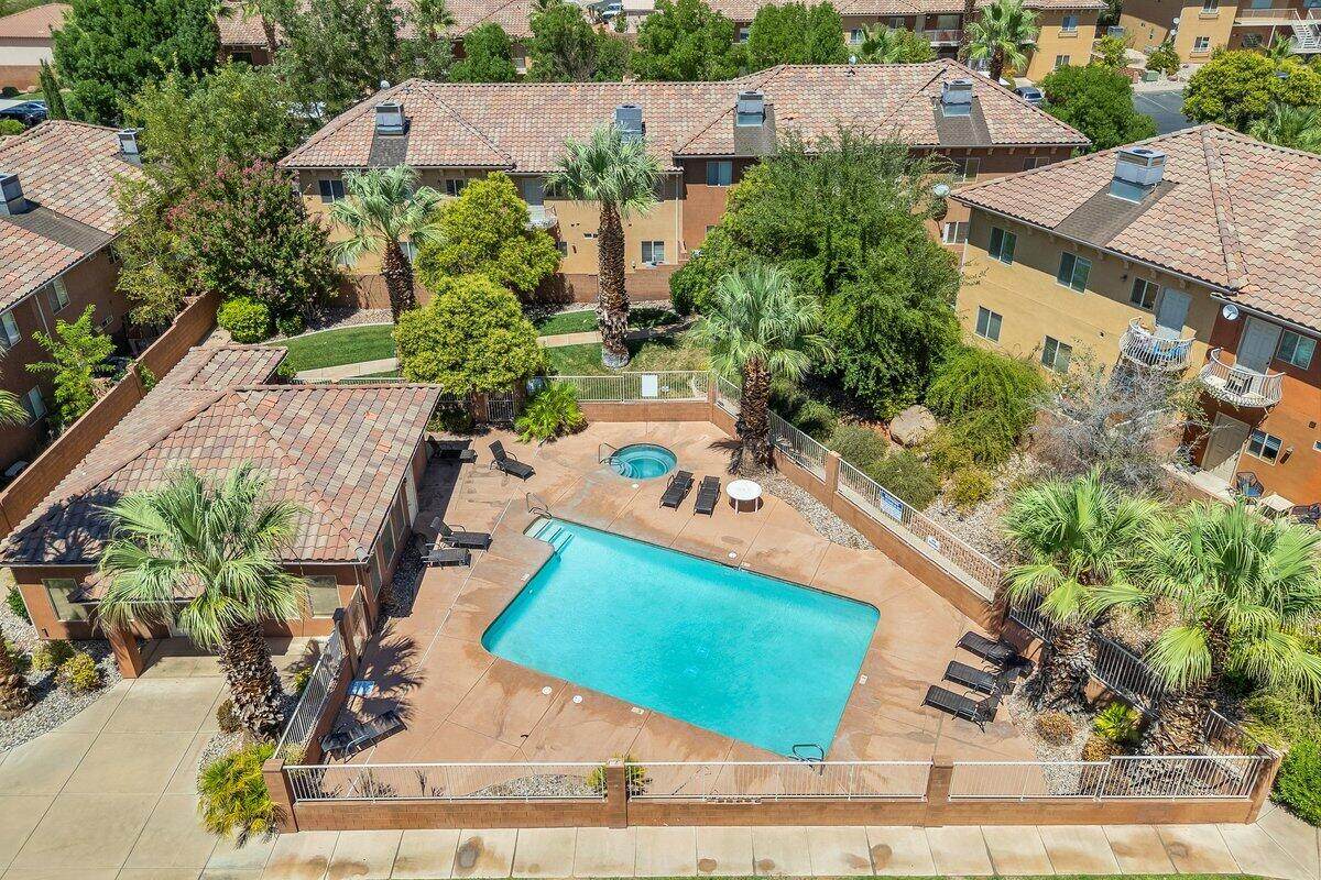 700 Main St - Photo 1